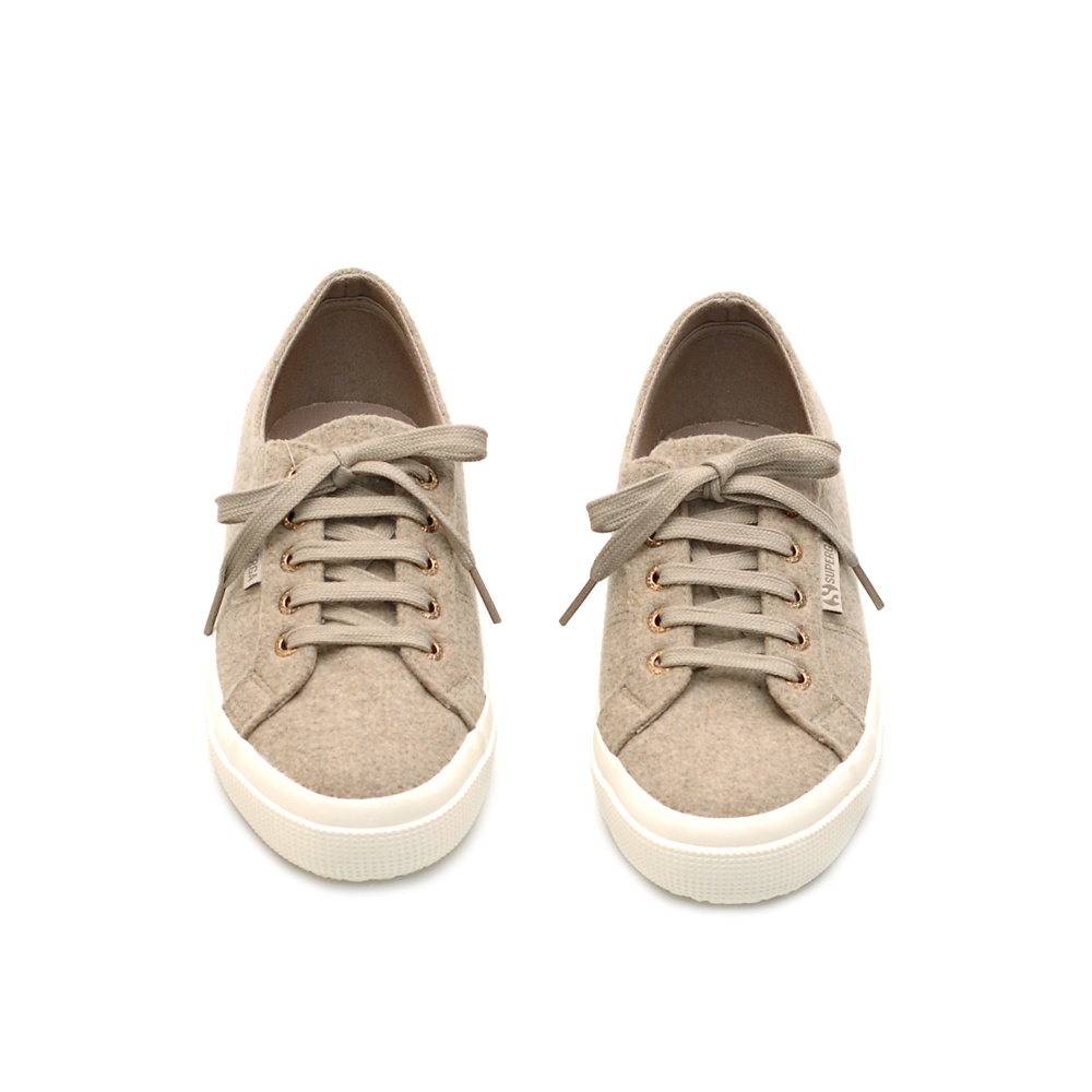 γυναικεία παπούτσια με μάλλινη υφή από την superga