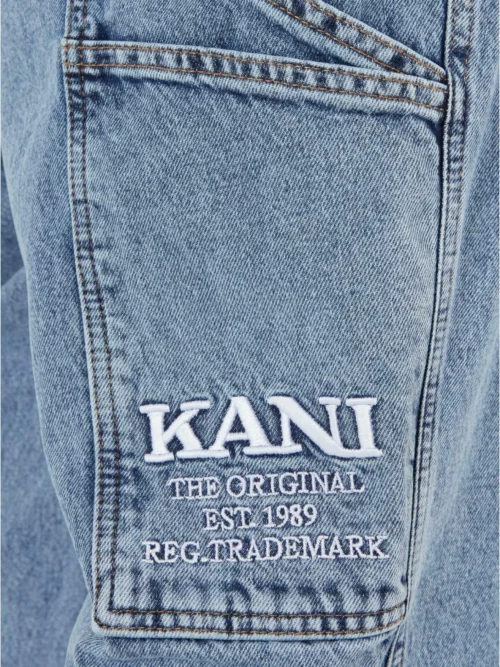 κεντημένες λεπτομέρειες στο πίσω μέρος του παντελονιού