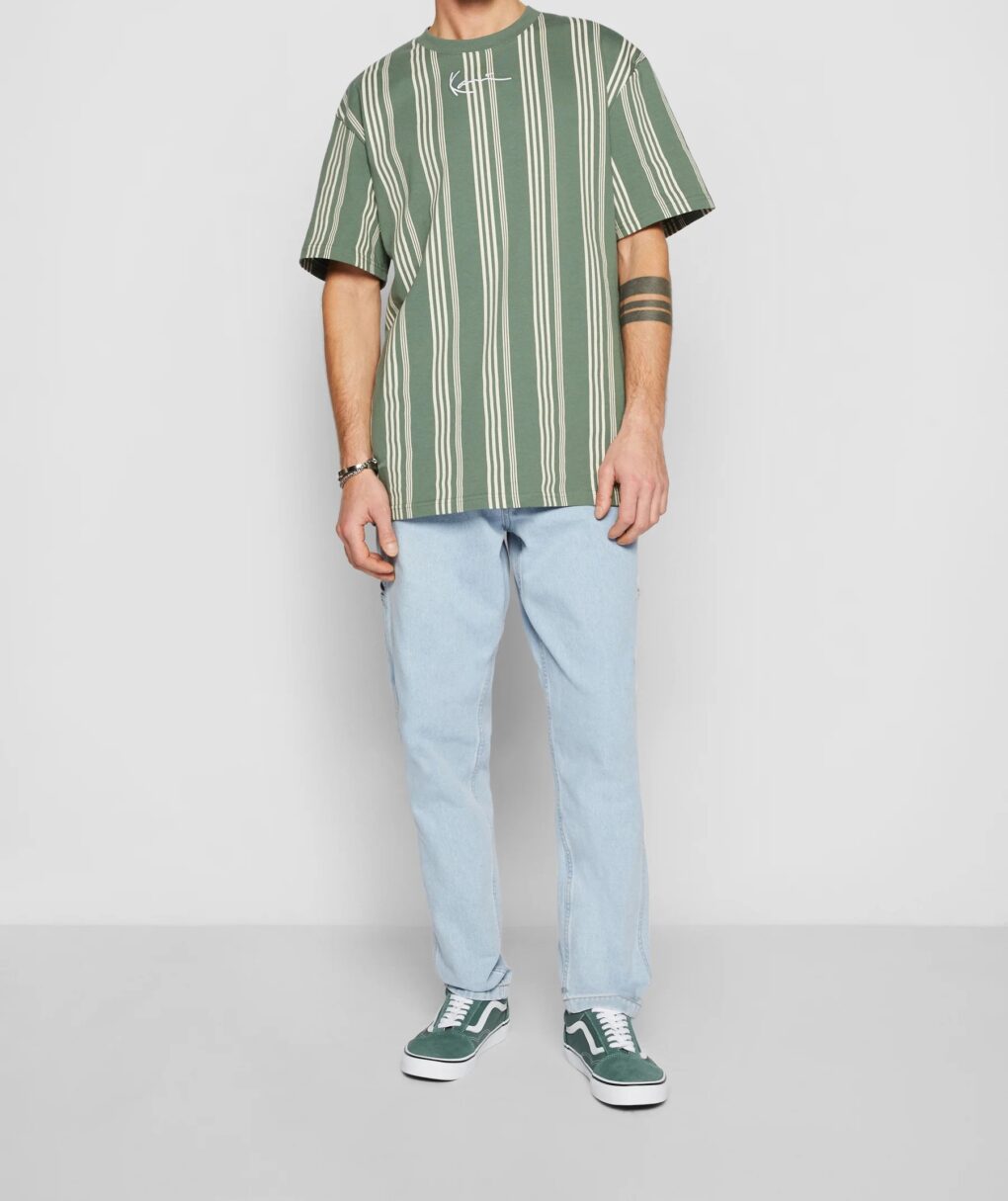 ανδρικό τζιν παντελόνι tapered workwear denim από την karl kani σε ελαφρύ μπλε χρώμα με σχέδια στο πίσω μέρος