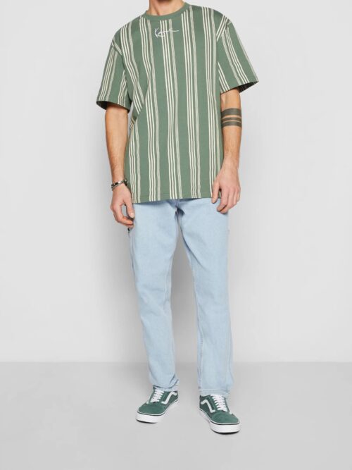 ανδρικό τζιν παντελόνι tapered workwear denim από την karl kani σε ελαφρύ μπλε χρώμα με σχέδια στο πίσω μέρος