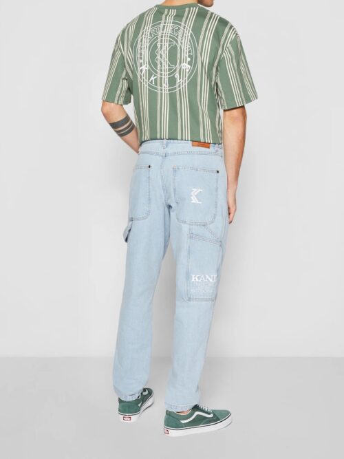 ανδρικό τζιν παντελόνι tapered workwear denim από την karl kani σε ελαφρύ μπλε χρώμα με σχέδια στο πίσω μέρος