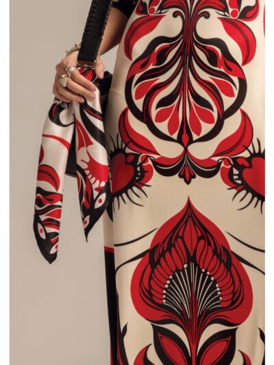 μαντήλι από την peace+ chaos , lilium scarf