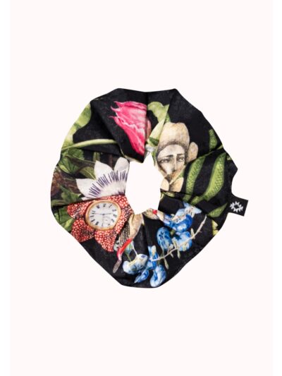 valentines scrunchie γυναικείο λαστιχάκι για τα μαλλιά από σατέν ύφασμα και ιδιαίτερο σχέδιο