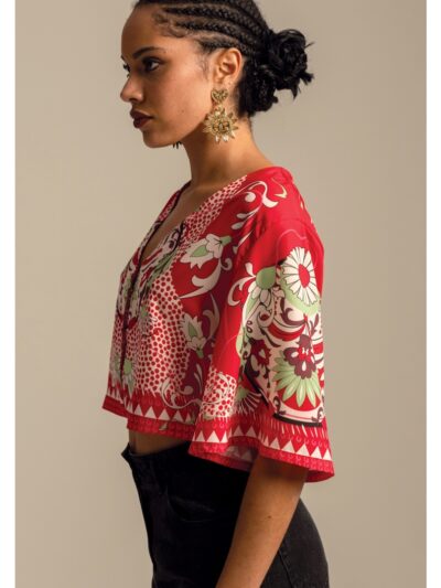 γυναικεία μπλούζα σε κοντό μήκος από την peace and chaos, mandala crop shirt