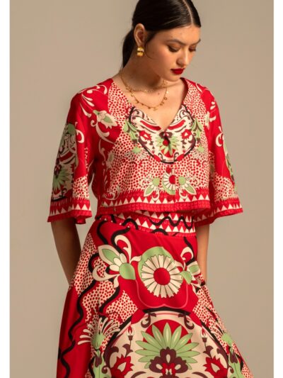 γυναικεία μπλούζα σε κοντό μήκος από την peace and chaos, mandala crop shirt