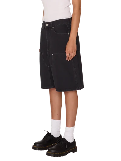 γυναικεία βερμούδα σε μαύρο χρώμα από την obey, shift panel short