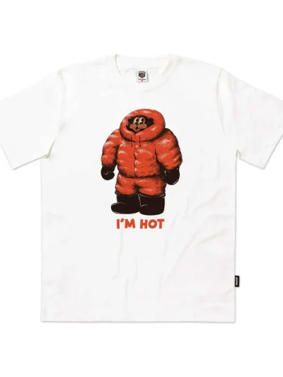 η im hot t-shirt από την the dudes σε άσπρο χρώμα με τύπωμα στο μπροστινό μέρος
