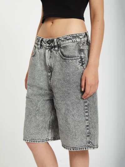 γυναικεία φαρδιά τζιν βερμούδα από την volcom, beeggy denim short