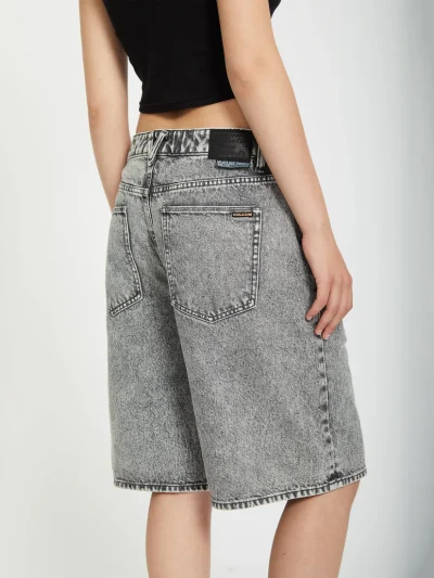 γυναικεία φαρδιά τζιν βερμούδα από την volcom, beeggy denim short