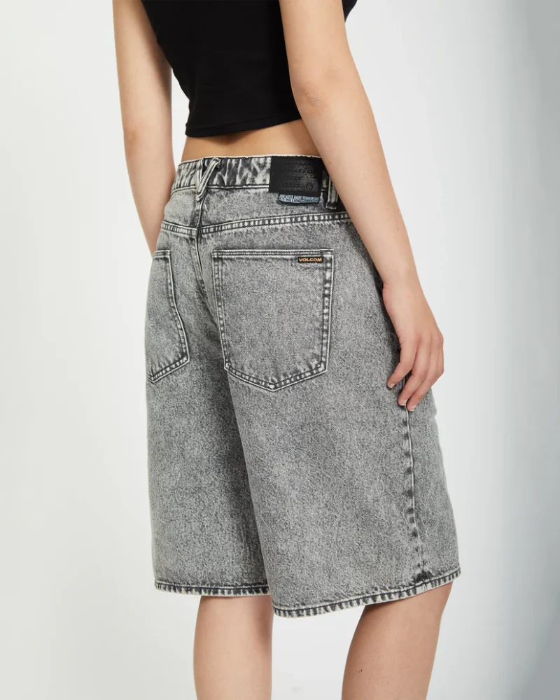 γυναικεία φαρδιά τζιν βερμούδα από την volcom, beeggy denim short