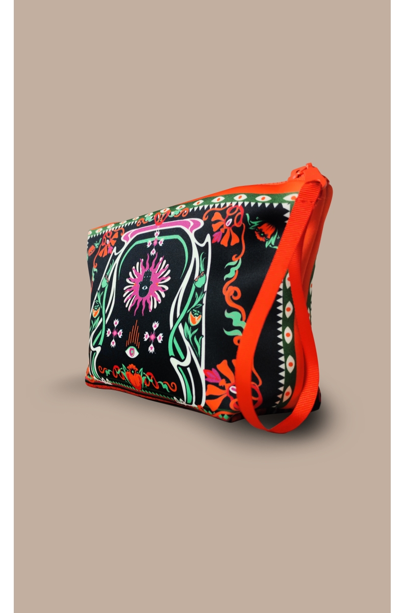γυναικείο τσαντάκι χειρός από την peace and chaos, kindred pouch