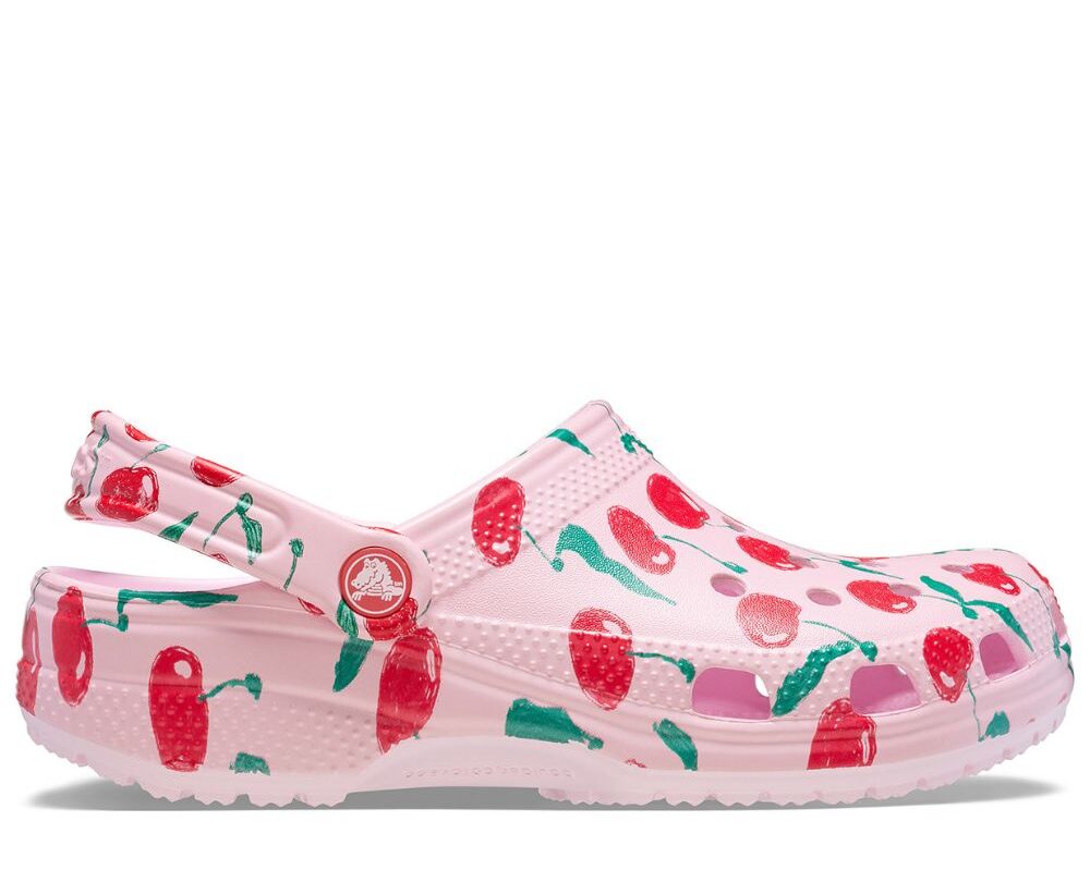 σαμπό σε ροζ χρώμα με σχέδιο κεράσια από την crocs, classic fresh fruits clog cherry