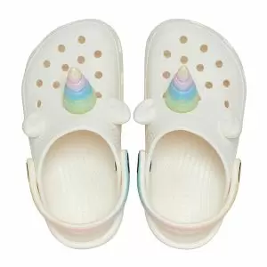 παιδικά σαμπό με σχέδιο μονόκερο από την crocs, classic t iam rainbow unicorn