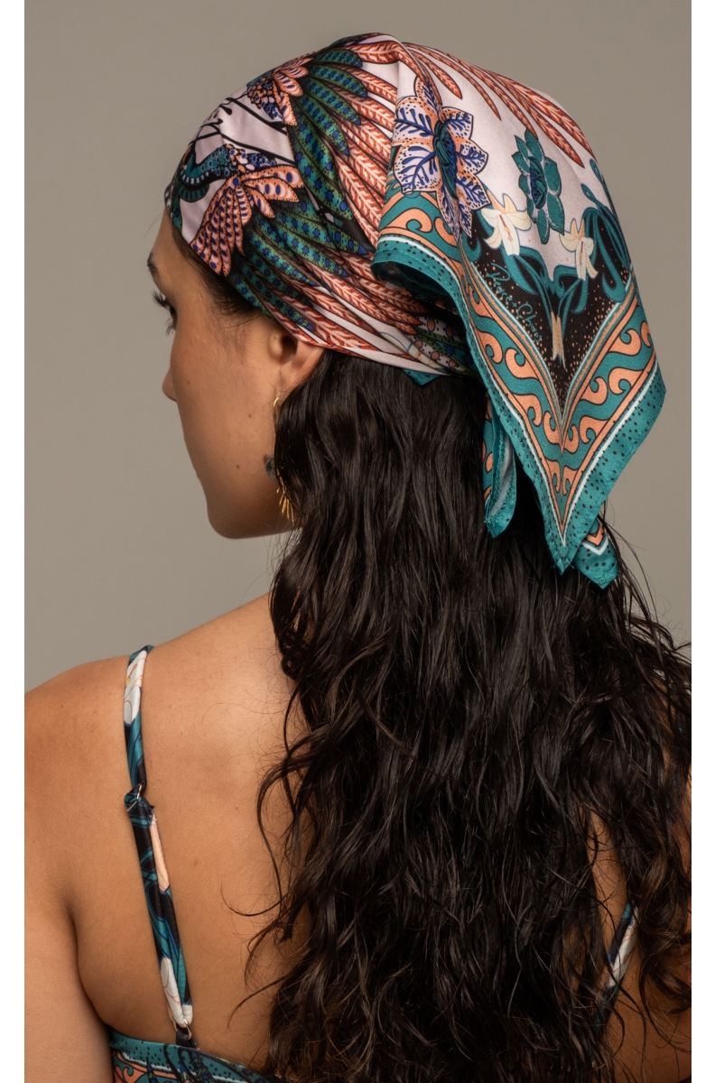 γυναικείο μαντήλι με σχέδια από την peace and chaos, prosperity scarf