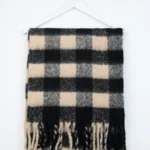 κασκόλ καρό σε ασπρομαυρο χρώμα από την 24colours, black and white checked scarf