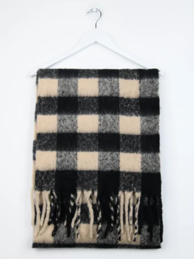 κασκόλ καρό σε ασπρομαυρο χρώμα από την 24colours, black and white checked scarf
