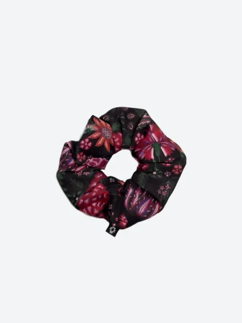 γυναικείο λαστιχάκι με ιδιαίτερο print από peace and chaos, bloom scrunchie