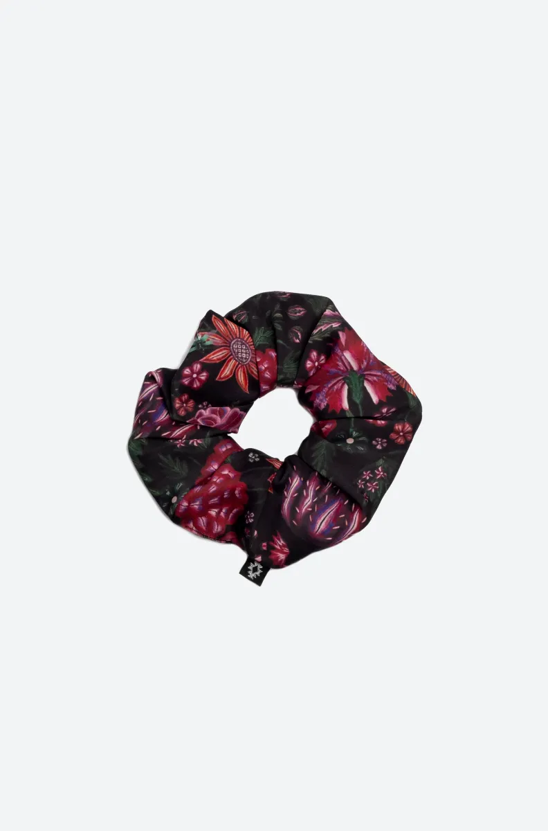 γυναικείο λαστιχάκι με ιδιαίτερο print από peace and chaos, bloom scrunchie