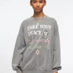 γυναικείο φούτερ χωρίς κουκούλα από την peace and chaos, mindfulness sweater