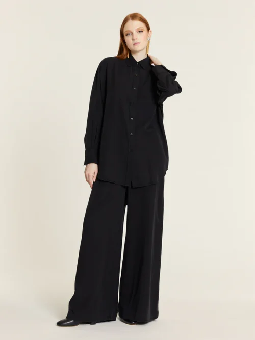 γυναικείο μαύρο πουκάμισο από την pepaloves, camisa larga tencel negra
