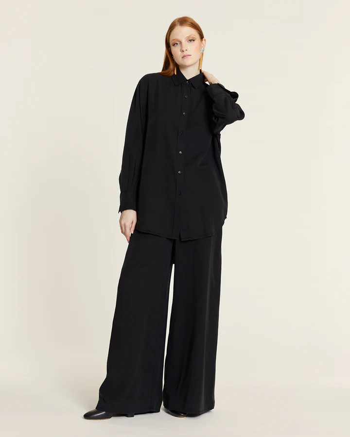 γυναικείο μαύρο πουκάμισο από την pepaloves, camisa larga tencel negra