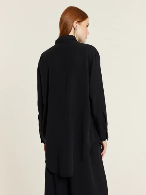 γυναικείο μαύρο πουκάμισο από την pepaloves, camisa larga tencel negra