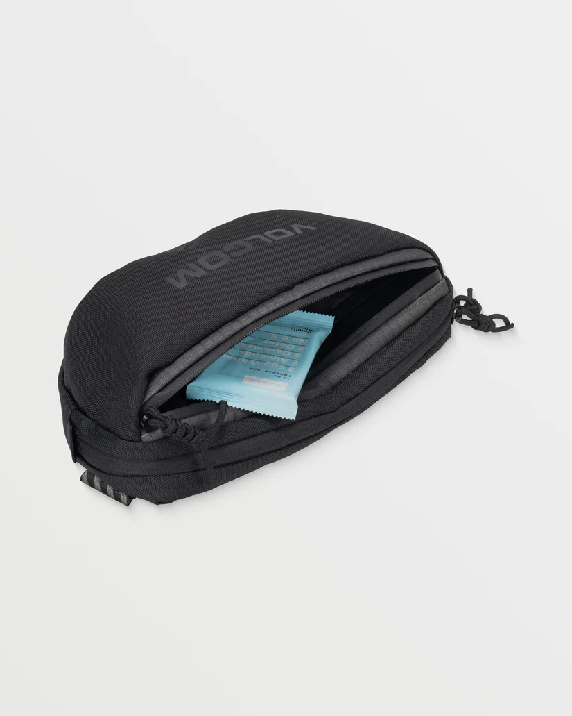 τσαντάκι μέσης σε μαύρο χρώμα από την volcom, mini dos pack waist bag