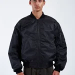 μπουφάν σε μαύρο χρώμα από την dr denim, jarvis bomber jacket