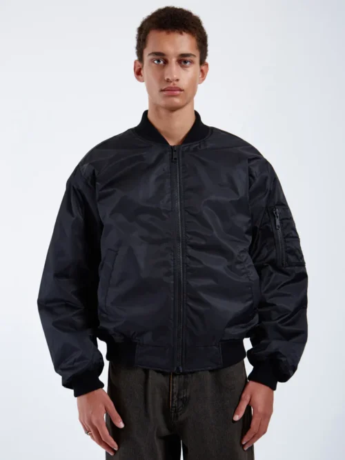 μπουφάν σε μαύρο χρώμα από την dr denim, jarvis bomber jacket