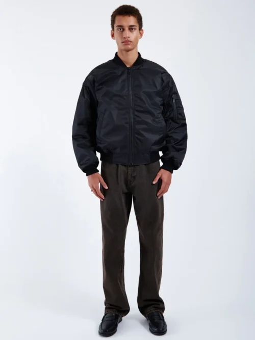 μπουφάν σε μαύρο χρώμα από την dr denim, jarvis bomber jacket
