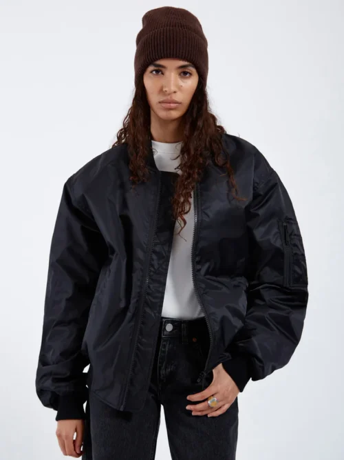 μπουφάν σε μαύρο χρώμα από την dr denim, jarvis bomber jacket