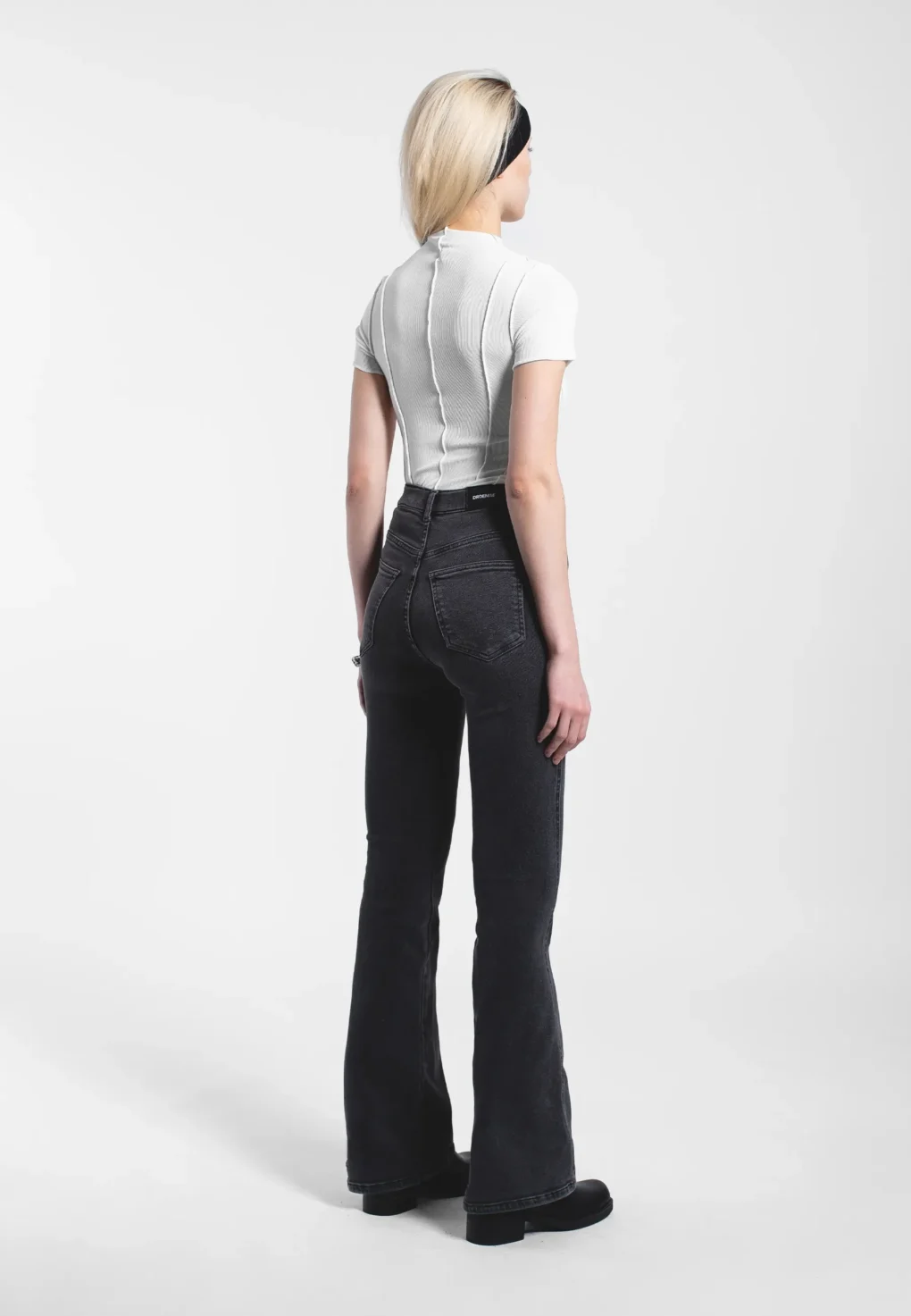 γυναικείο τζιν παντελόνι σε μαύρο χρώμα από την dr.denim, moxy flare dark grey mist