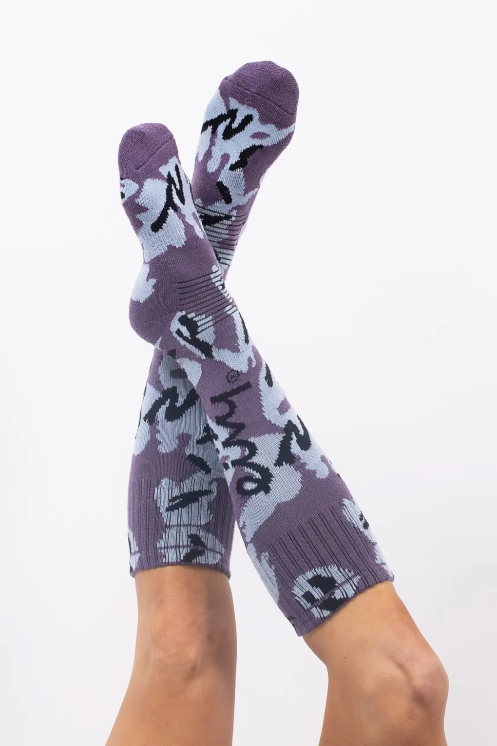 γυναικείες ισοθερμικές κάλτσες σε μωβ χρώμα από την eivy, cheerleader wool socks