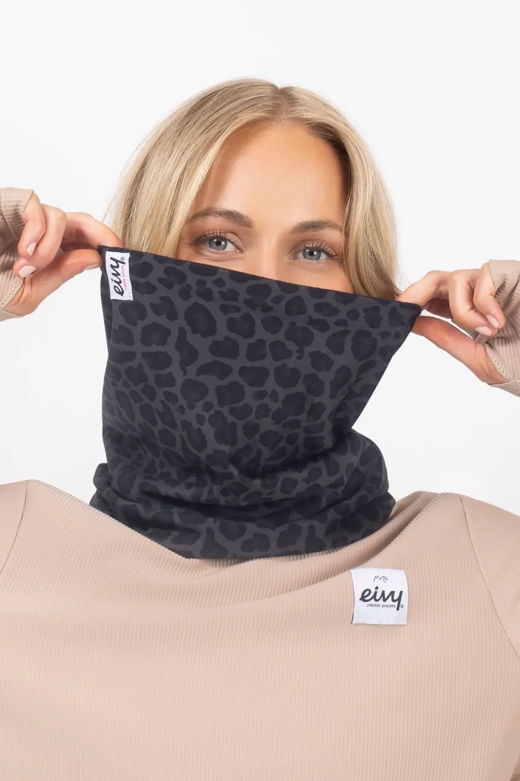 κασκόλ σε λεοπάρ σχέδιο από την eivy, colder neckwarmer