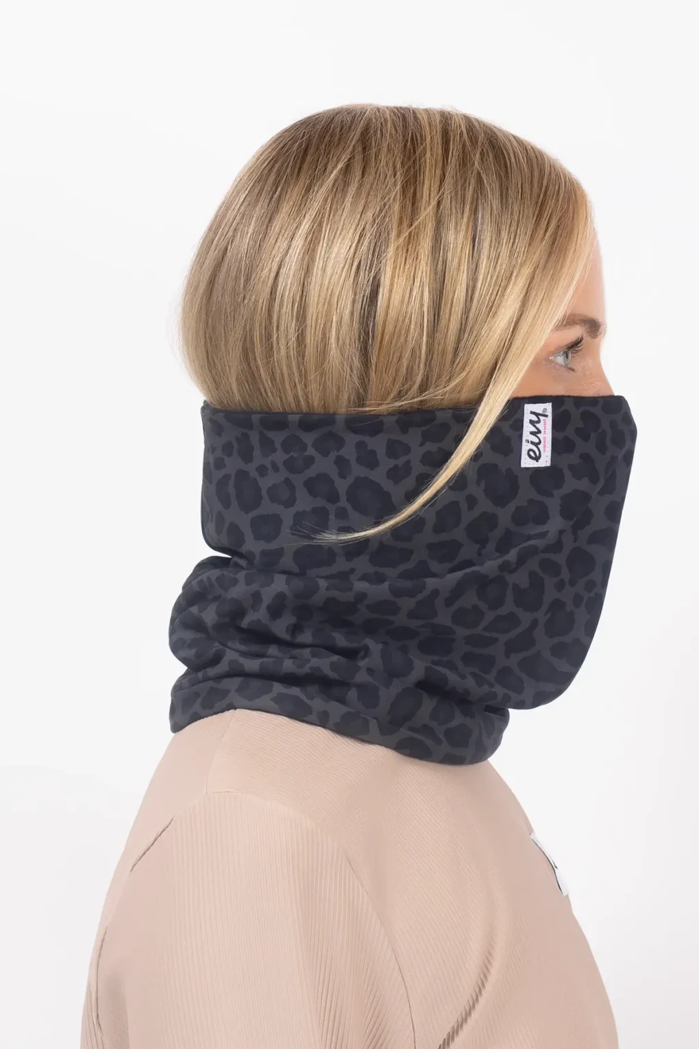 κασκόλ σε λεοπάρ σχέδιο από την eivy, colder neckwarmer