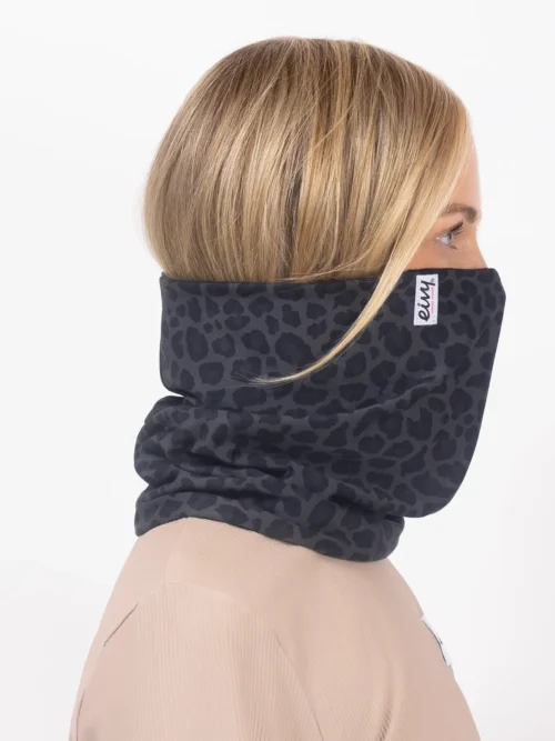 κασκόλ σε λεοπάρ σχέδιο από την eivy, colder neckwarmer