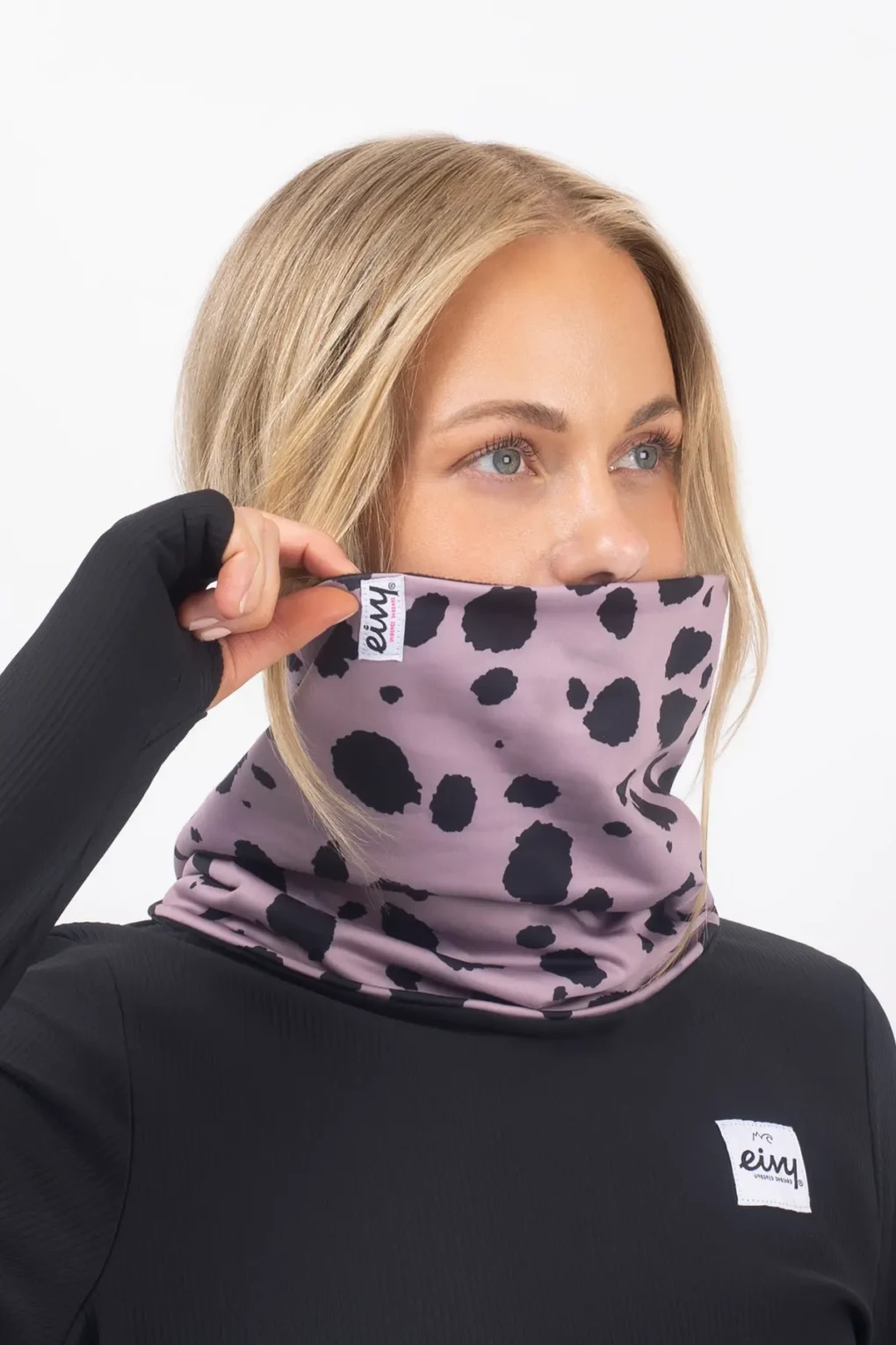γυναικείο κασκόλ σε μωβ πουα χρώμα από την eivy, colder neckwarmer