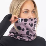 γυναικείο κασκόλ σε μωβ πουα χρώμα από την eivy, colder neckwarmer