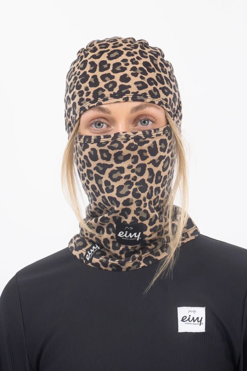 eivy-hinge-merino-wool-balaclava-leopard2 γυναικεία κουκούλα με λεοπάρ σχέδιο από την eivy, hinge merino wool balaclava