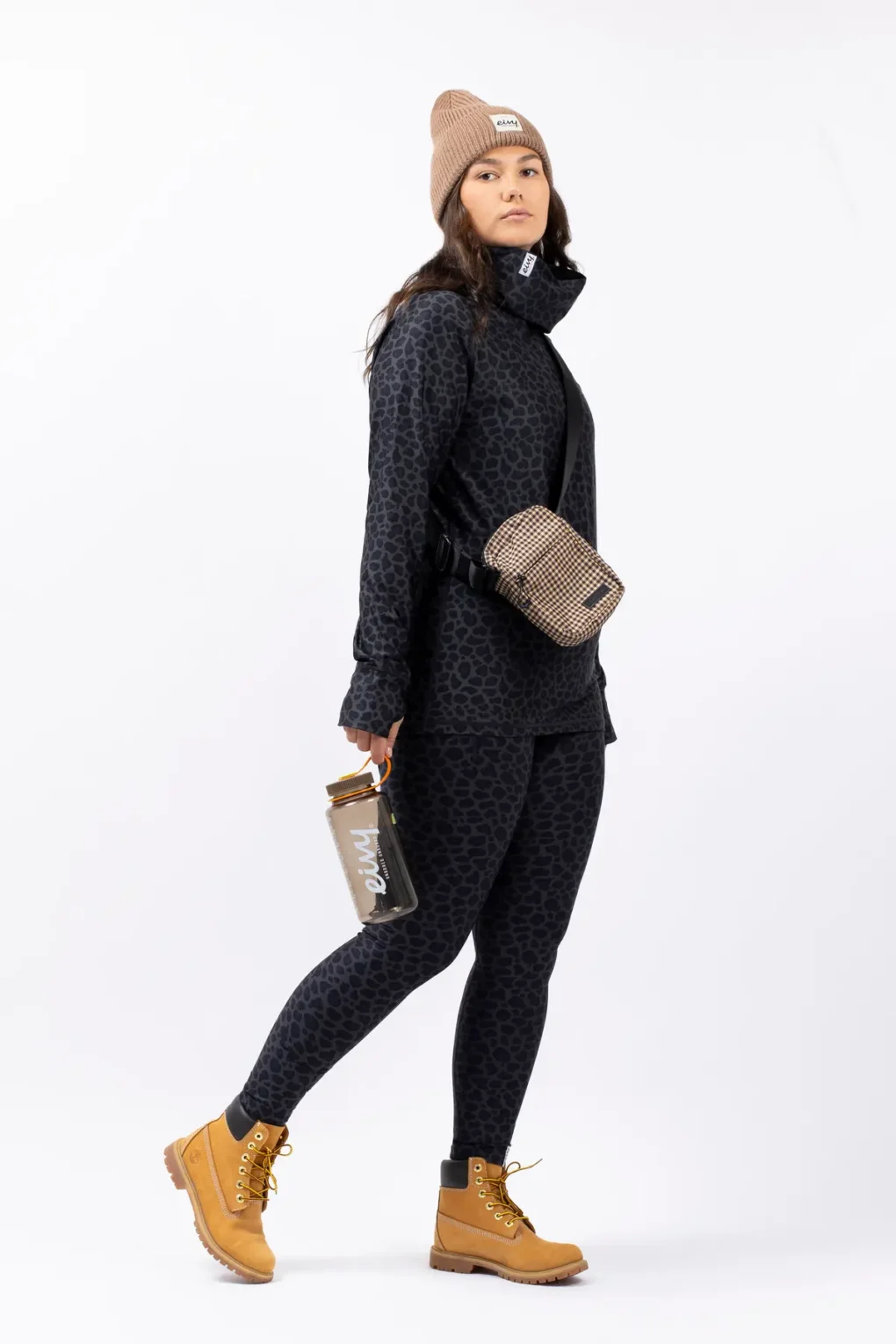 γυναικεία ισοθερμική μπλούζα με λεοπάρ μαύρο σχέδιο από την eivy, icecold top