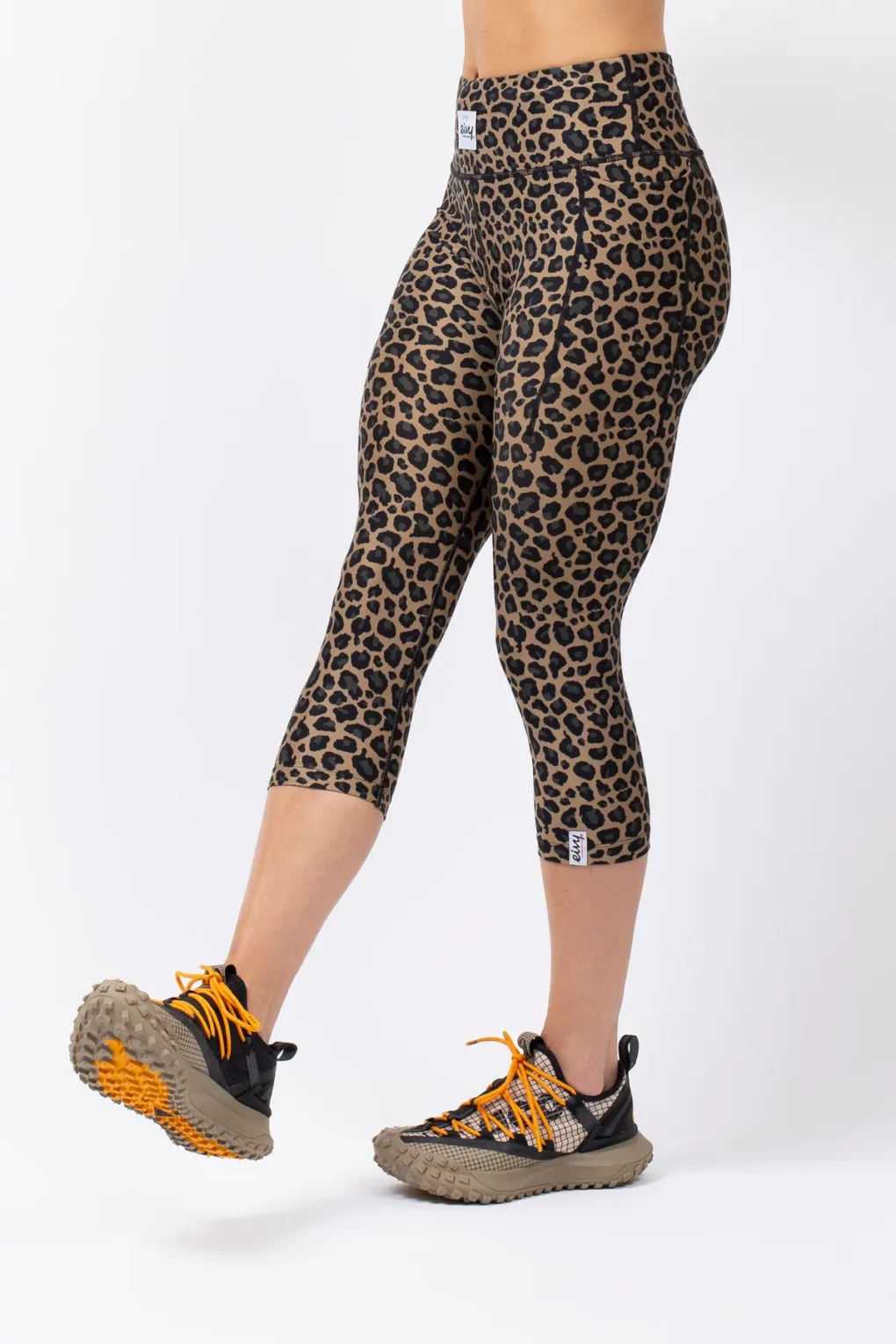 γυναικείο κολάν 3/4 με λεοπάρ σχέδιο από την eivy, pocket tights 3/4