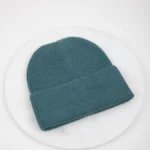 σκούφος σε πράσινο χρώμα από την 24colours, green beanie