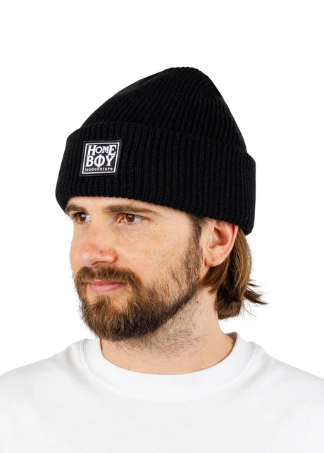 σκούφος σε μαύρο χρώμα με ραμμένη επιγραφή στης εταιρείας από την homeboy, egg head beanie