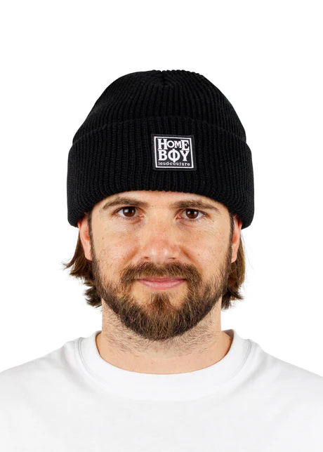 σκούφος σε μαύρο χρώμα με ραμμένη επιγραφή στης εταιρείας από την homeboy, egg head beanie