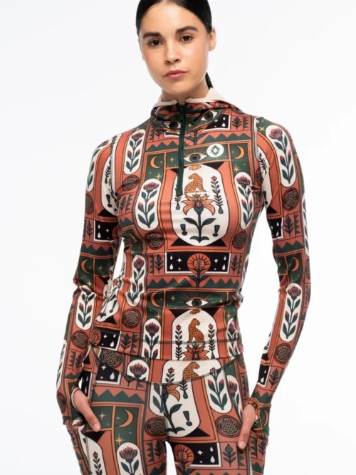 γυναικεία αθλητική μπλούζα με μακρύ μανίκι, κουκούλα και διάφορα σχέδια από την peace and chaos, mystic bloom fitted active zip hoodie with thumbholes