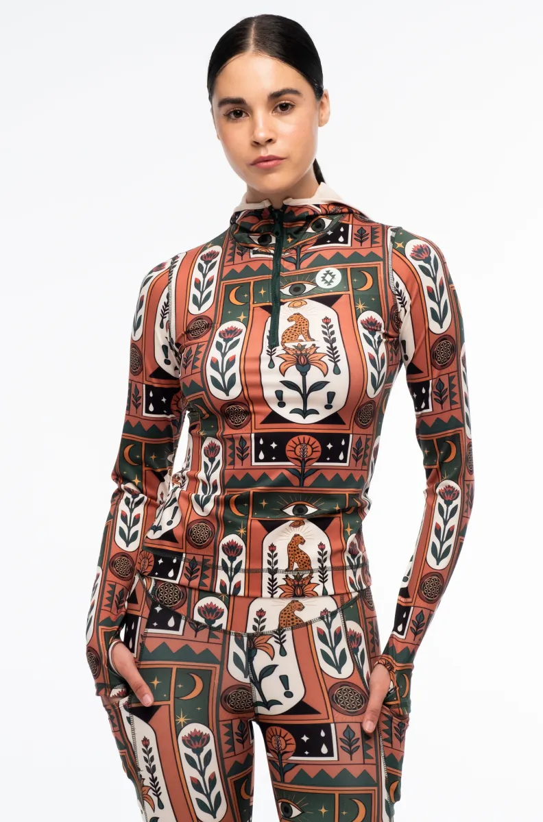 γυναικεία αθλητική μπλούζα με μακρύ μανίκι, κουκούλα και διάφορα σχέδια από την peace and chaos, mystic bloom fitted active zip hoodie with thumbholes