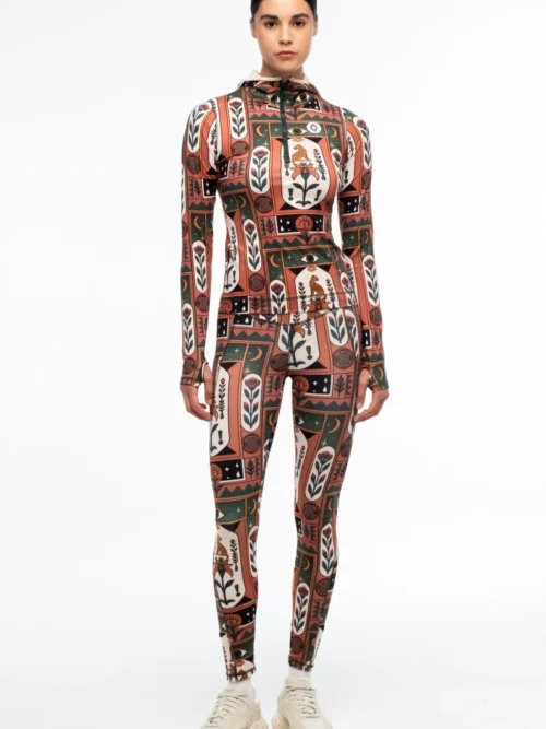 γυναικεία αθλητική μπλούζα με μακρύ μανίκι, κουκούλα και διάφορα σχέδια από την peace and chaos, mystic bloom fitted active zip hoodie with thumbholes