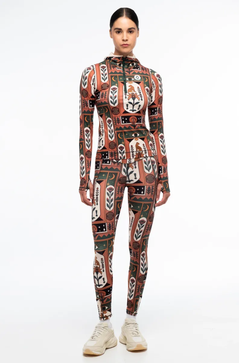 γυναικεία αθλητική μπλούζα με μακρύ μανίκι, κουκούλα και διάφορα σχέδια από την peace and chaos, mystic bloom fitted active zip hoodie with thumbholes