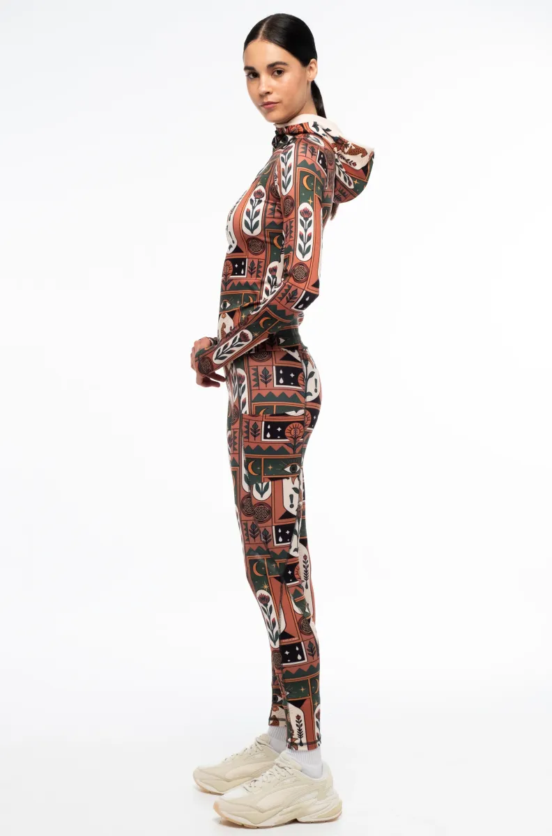 γυναικεία αθλητική μπλούζα με μακρύ μανίκι, κουκούλα και διάφορα σχέδια από την peace and chaos, mystic bloom fitted active zip hoodie with thumbholes