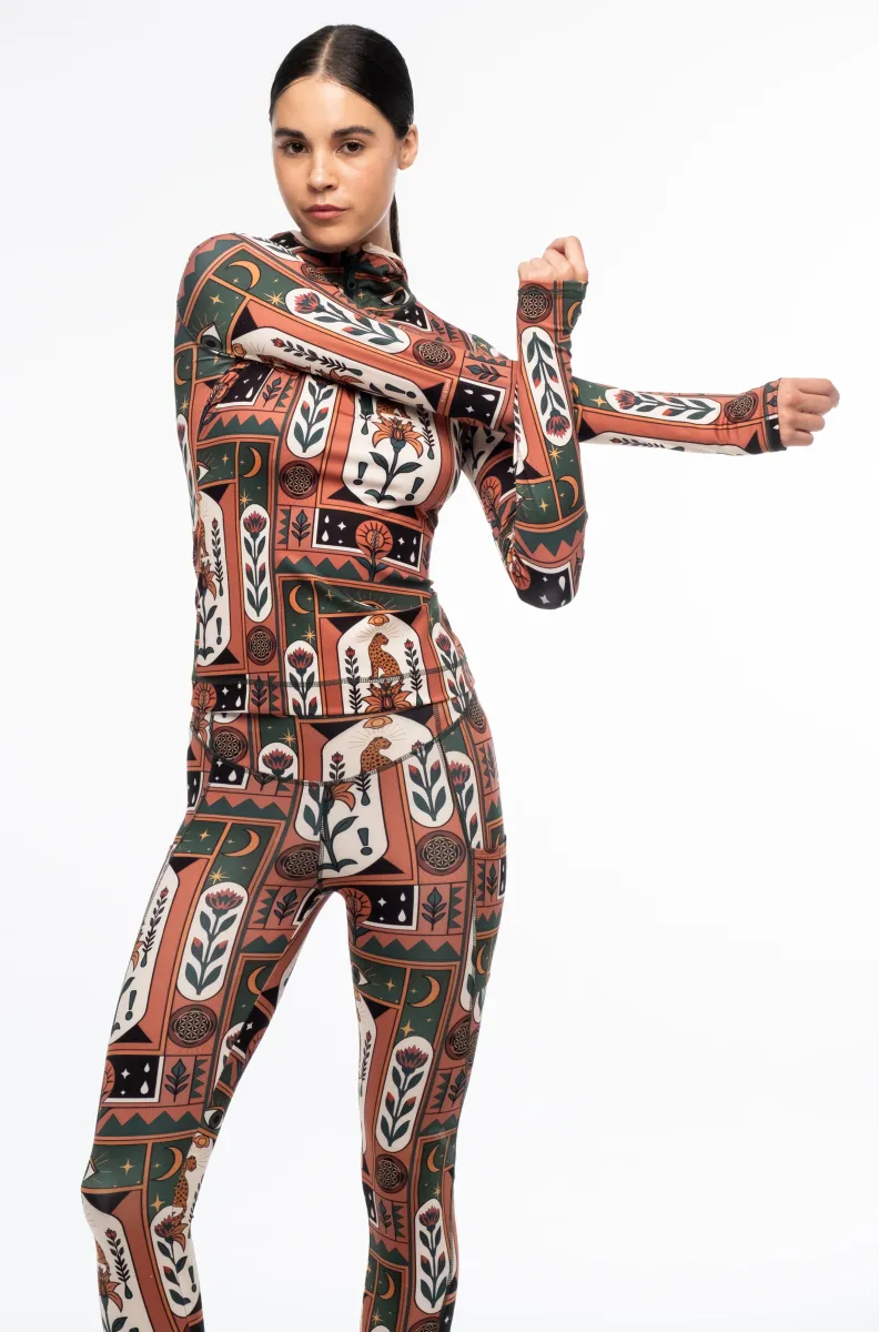 γυναικεία αθλητική μπλούζα με μακρύ μανίκι, κουκούλα και διάφορα σχέδια από την peace and chaos, mystic bloom fitted active zip hoodie with thumbholes